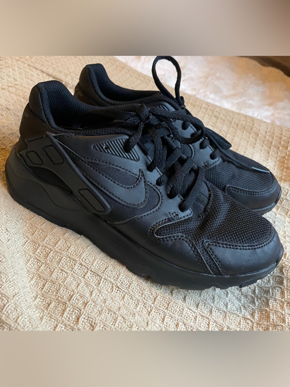 Nike Black Youth Athletic Sneakers